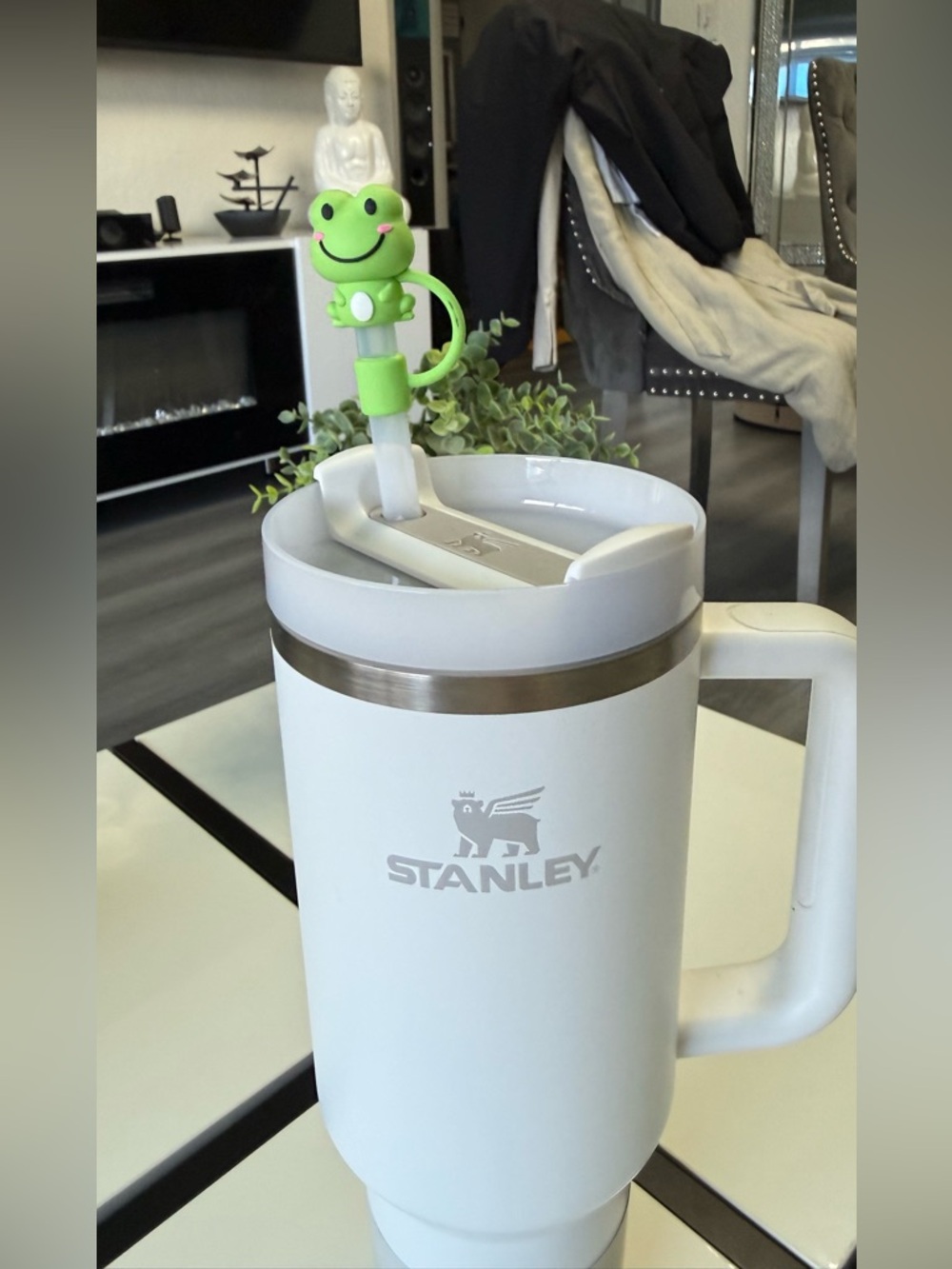 Stanley 40oz Quencher H2.0 Tumbler Foxwoods Edition (White) + Frog Straw Cover - Picture 4 of 12